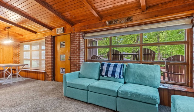 Peaceful Waterfront Home - Close To Indiana Beach in Monticello