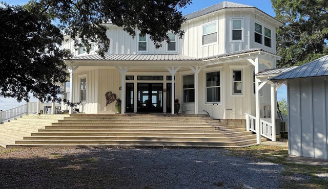Pelicans Landing, Gulf-Front Views, Private Pier & Stunning Sunsets in Ocean Springs