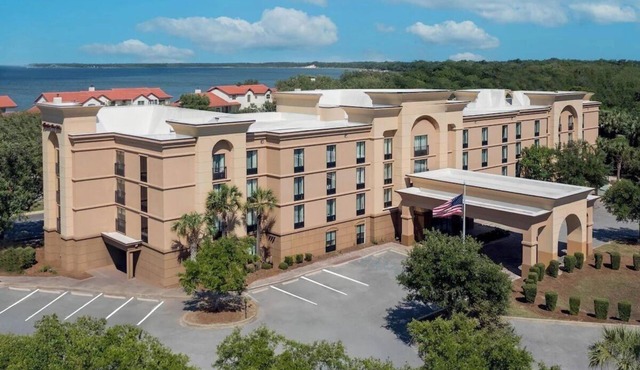 Pensacola Bay King Studio w/Breakfast, Gym & Pool