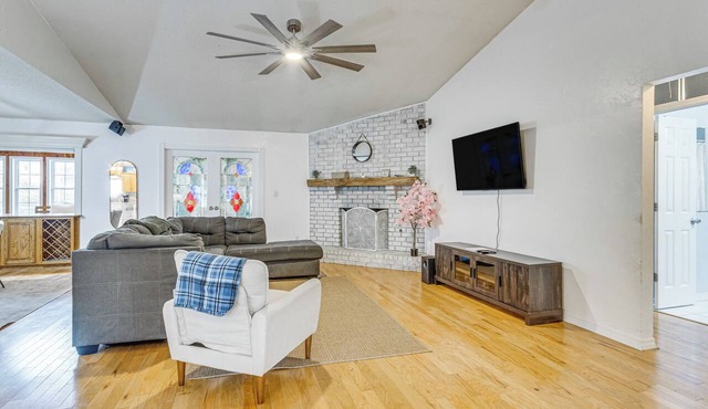Pensacola Paradise - HTD Pool, Jacuzzi, Game Room