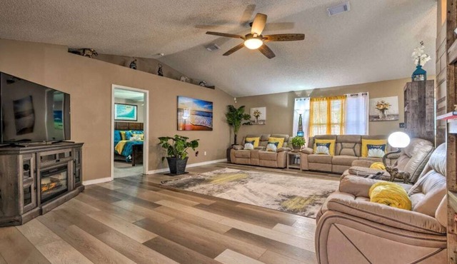 Pensacola Workcation w/Fast WiFi - Near Beaches