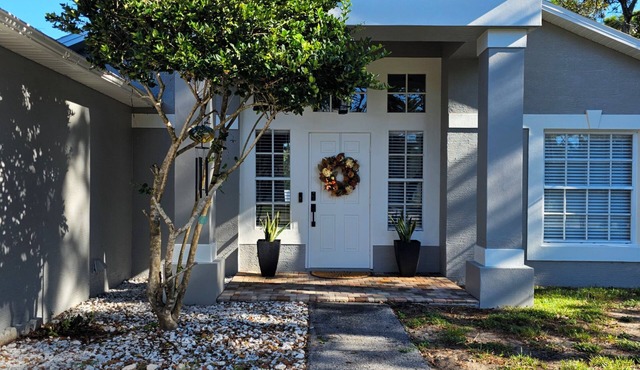 Perfect 3-bedroom house with AC in pleasant Spring Hill.