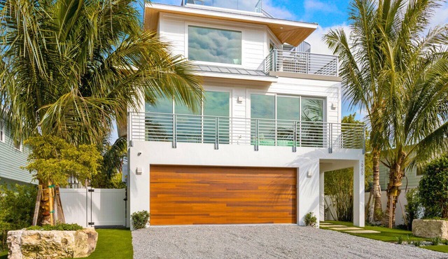 PERFECT BEACH HOME! Heated pool/spa! Just steps to beach & Stunning views!