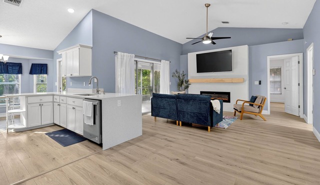 Pet friendly 3/2 home in Crystal River, minutes to manatees,springs and dinning. in Crystal River