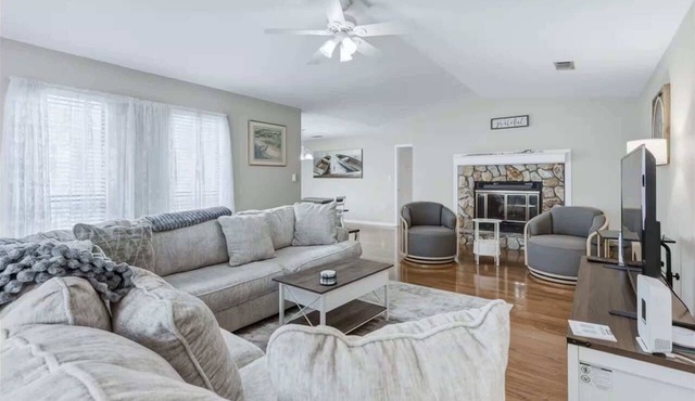 Pet-Friendly Gem: Near Beach, Grills & Downtown in Fort Walton Beach
