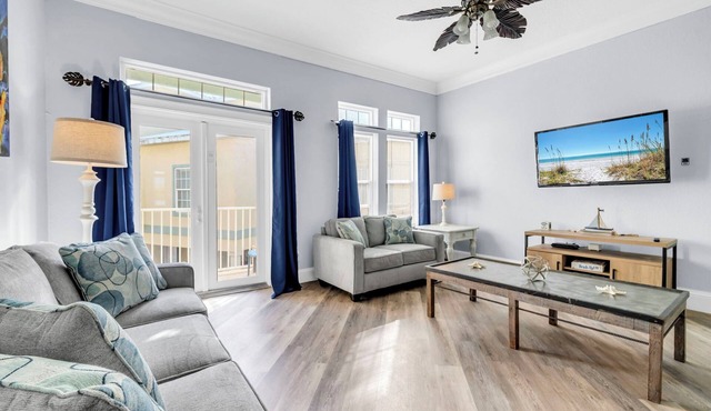 ☀️Pet Friendly | Pool | Walk to Beach Access | Livin' La Villa Loca☀️