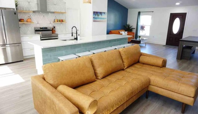 PETS OK! BOHO Bungalow 12mins to the Beach w/Pool Table