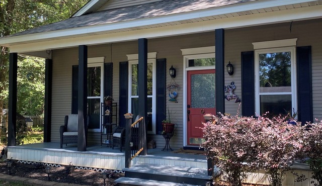 Piece of Peace, Full Home, Quiet, Private, Yet Close to Everything, 3 bed/2 bath