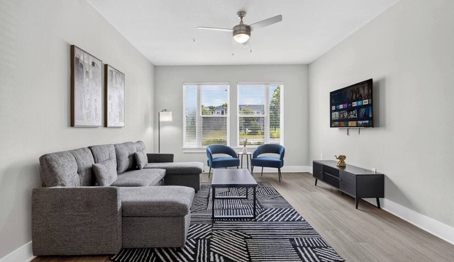 Plush 2BR Apt/Pool/Gym/King Bed/Beachwalk access in St. Johns County