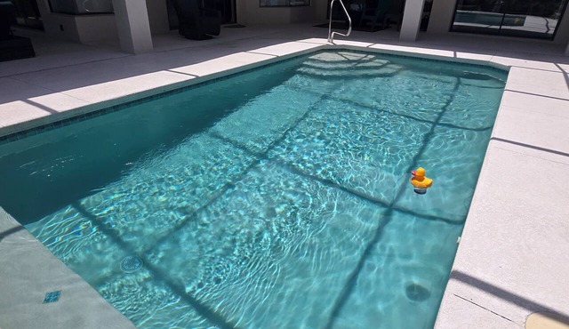 Pool, 3/2, River front, come stay at the Lazy Gator, dock your boat!