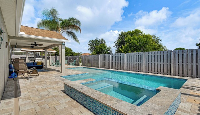 Pool, Hot Tub, Outdoor Kitchen Near Cocoa Beach