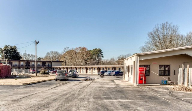 Premium 2 Single Bed|Smoking in Bald Knob AR