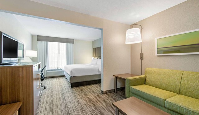 Premium Friends Getaway | 2 King Suites | Walk to Shopping & Dining in Viera in Melbourne
