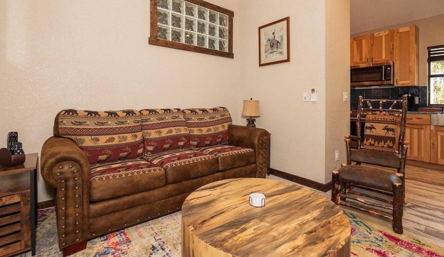 Premium King One-Bedroom Cottage in Bronson