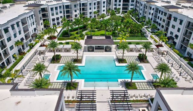 Prestigious 1,700 sq ft, 2-bedroom condo in beautiful Downtown Naples