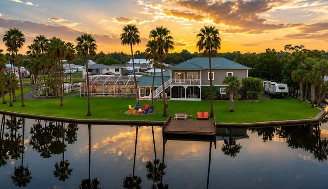 Private 1-Acre Waterfront Peninsula on the Homosassa River.