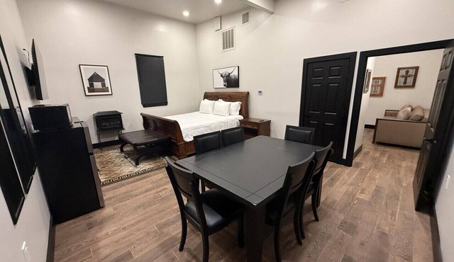 Private 2BR Backstage Suite in Georgetown