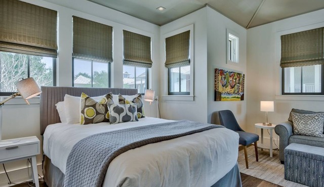 PRIVATE BEACH/POOL ACCESS-Cozy Getaway Retreat For Two with Two Bikes