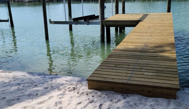 Private Charming Waterfront House - Walk To Beautiful Sunset Beach