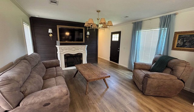 Private Coastal Retreat 20 Min to the Beach