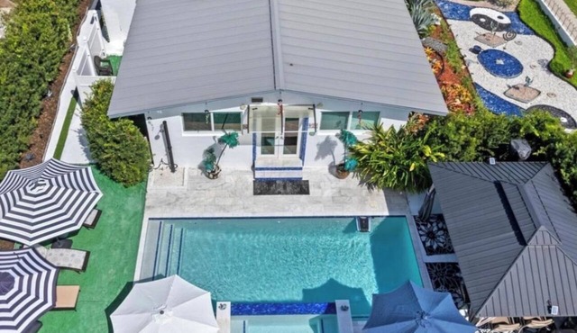 Private Heated Pool & Spa - Luxury Backyard Oasis - Near Fort Lauderdale Beach