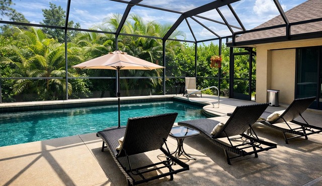 Private Heated Pool + Swim-Up Bar Mins to Beach