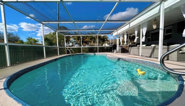 Private Heated Pool + BBQ 3BR Fort Myers Getaway Near Beaches