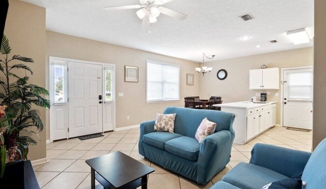 Private Home! 7 Min Walk to Beach! 2 bed/2 bath