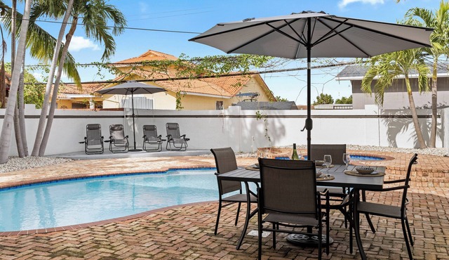 Private Pool & BBQ, Island Kitchen, & Fully Renovated Home in Miami & Near MIA