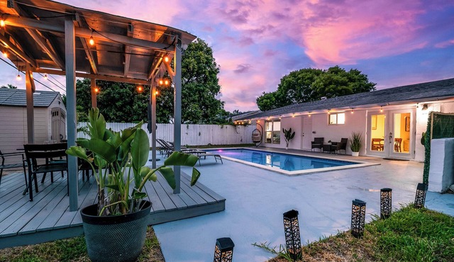 Private Pool . Fire Pit · BBQ . Family Oasis mins from Hard Rock & Beach in Hollywood