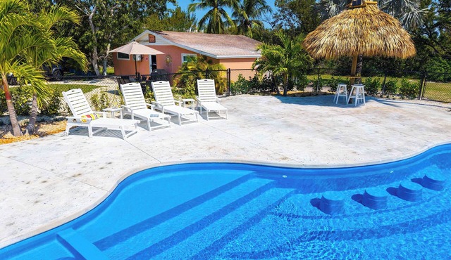 Private Pool Oasis — 3 King Suites | 30 Min to Key West