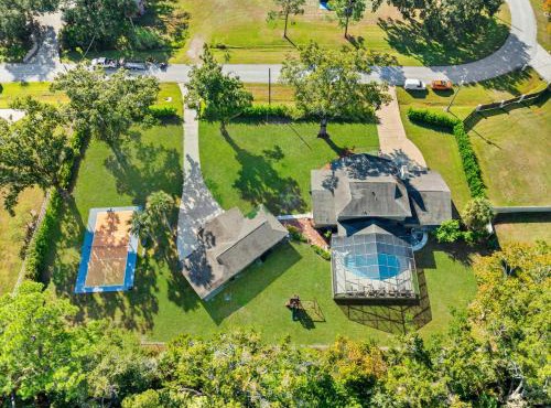 Private Pool Pickleball Game Room Sleeps 18 in West Chase