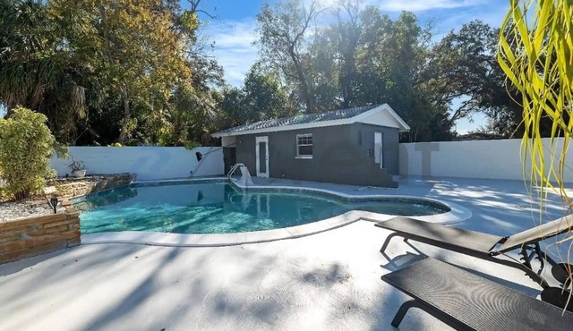 Private Poolside Guesthouse Near Downtown Tampa & Armature Works