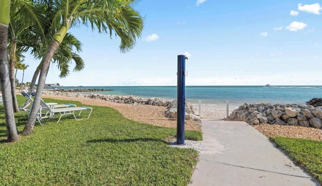 Private Sandy Beach Access & Heated Pool ~ 2BR ~ Key Colony Beach ~ 1st FL