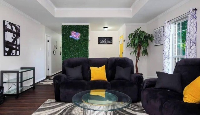PVT. Pool I Shanti Villa on I10 I Roomy-2100Sq ft in Daphne