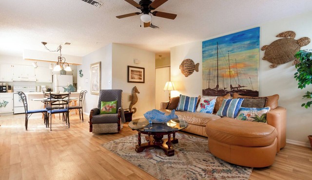 Quiet Condo ~ 10 Mi to Dtwn Pensacola