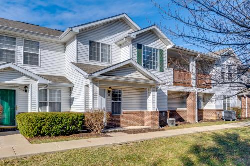 Quiet + Convenient! 2-Story Townhouse in NW Indy in Indianapolis