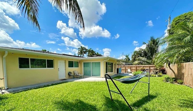 Quiet Florida Oasis: Private Room, Bath, and Entry