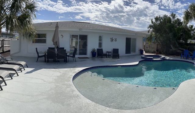 Relax and have some fun in this Salt water heated pool home, 5min walk to beach