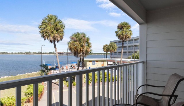 Relaxing 1BR w/Pool View, Private Balcony & Pool