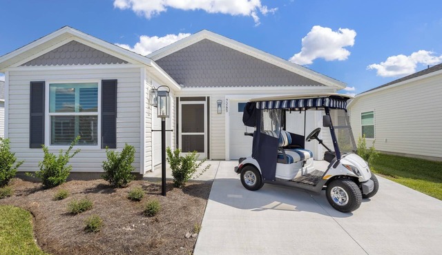 Relaxing 2BR Villa in Waters Edge located by the newest town square Eastport in Sumterville