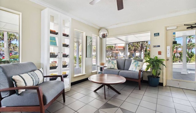 Relaxing Airy Beach Retreat, Perfect for a Peaceful Getaway Escape, Pet Friendly in Neptune Beach