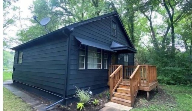 Relaxing home ON the Fox river in South Elgin