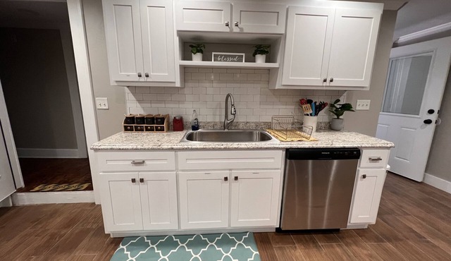 Remodeled and Convenient Downtown High Springs Retreat in High Springs