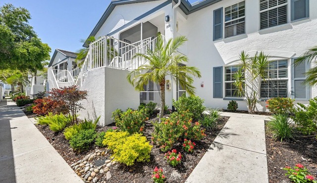 Renovated 2BR in Pelican Bay - Private Beach Access & Amenities