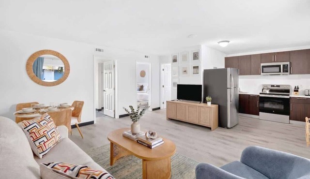 Renovated 2BR Near Beach, Airport, and Las Olas