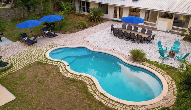 Renovated 5 Bdrm House Walking Distance to Stadium and O'connell Center w/Pool