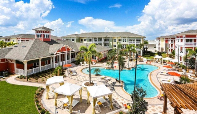 Resort Style 2 Bedroom 2 bath in South Tampa with crisp decor.