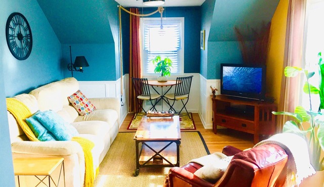 Retro-Chic Urban Oasis in Chicago