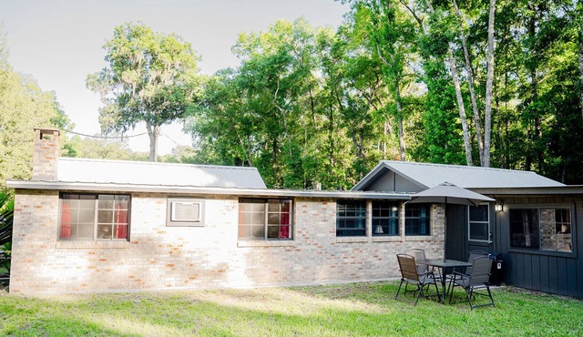River House in Old Town FL with AC and Wi-Fi, Secluded BUT NOT remote, Enjoy!